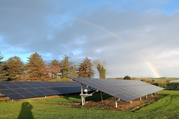 Sistema de montagem com parafuso de aterramento na Irlanda