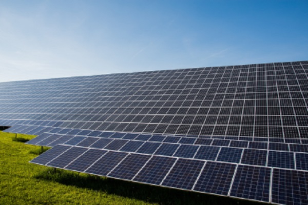 No final de 2024, a capacidade instalada total de geração de energia solar da Alemanha ultrapassava 100 GW